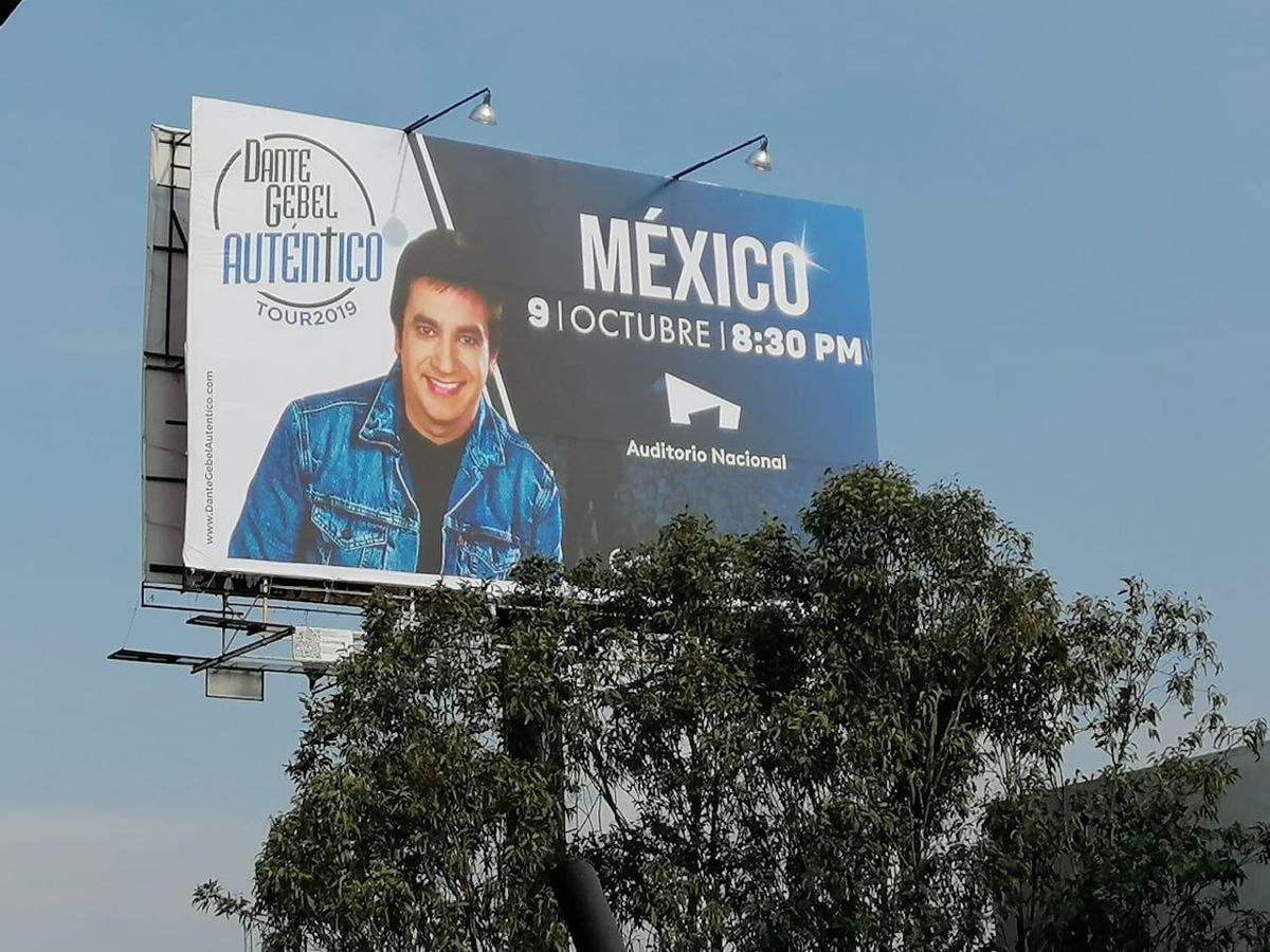 Monopole billboard with a live campaign